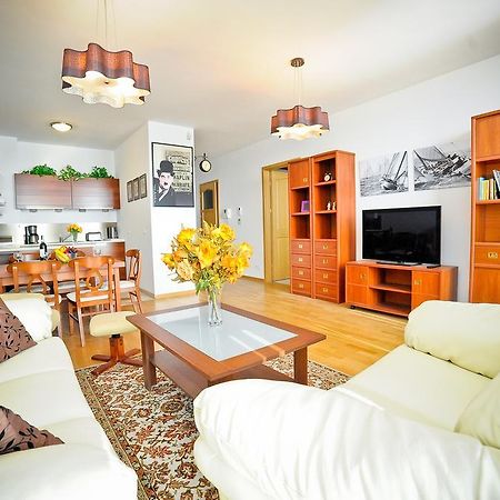 Luxury Rockefeller - Sea Towers Apartment Гдиня Стая снимка