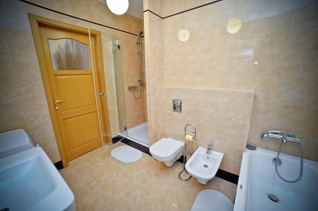 Luxury Rockefeller - Sea Towers Apartment Гдиня Стая снимка