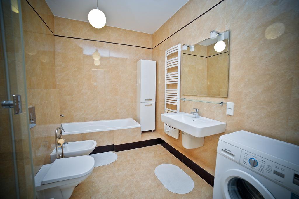 Luxury Rockefeller - Sea Towers Apartment Гдиня Стая снимка